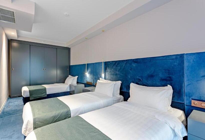 هتل Ramada By Wyndham Tbilisi Old City