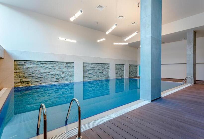 هتل Ramada By Wyndham Tbilisi Old City