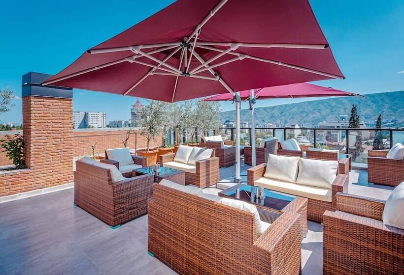 هتل Ramada By Wyndham Tbilisi Old City