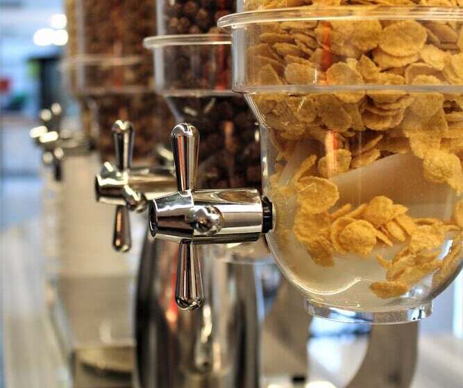 هتل Ramada By Wyndham Tbilisi Old City