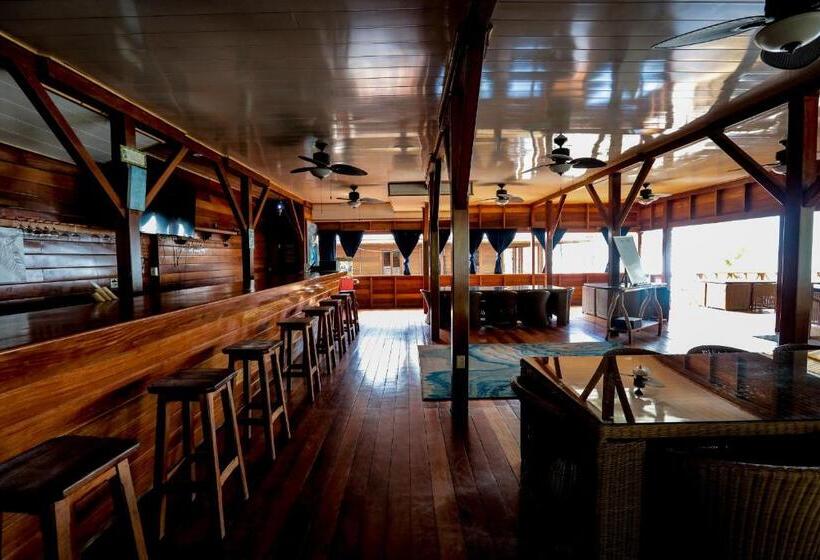 Azul Over The Water Resort