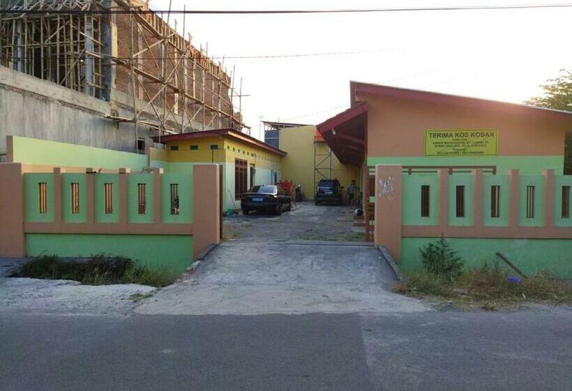 בית מלון כפרי Oyo 90648 Kusnan Guest House