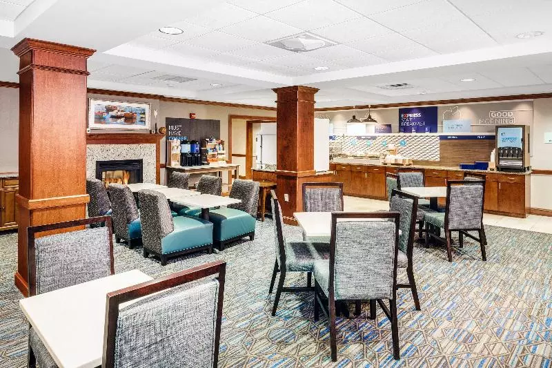 Holiday Inn Express Hotel & Suites Hampton South Seabrook, An Ihg