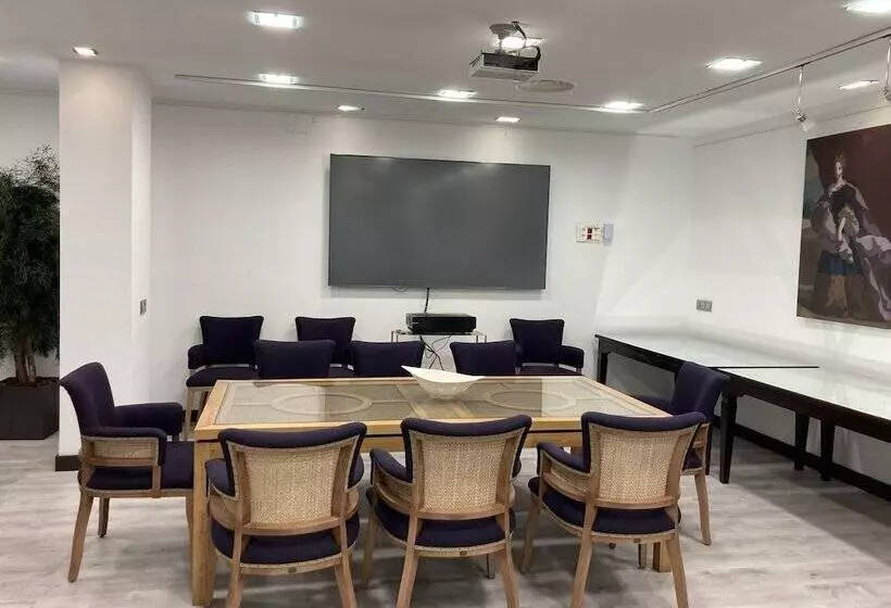 Отель Ar Isabel De Farnesio