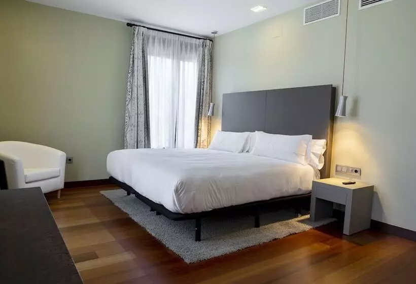 Отель Ar Isabel De Farnesio