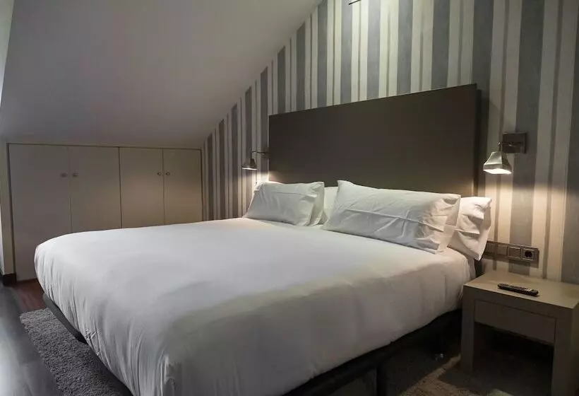 Отель Ar Isabel De Farnesio