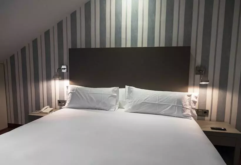 Отель Ar Isabel De Farnesio