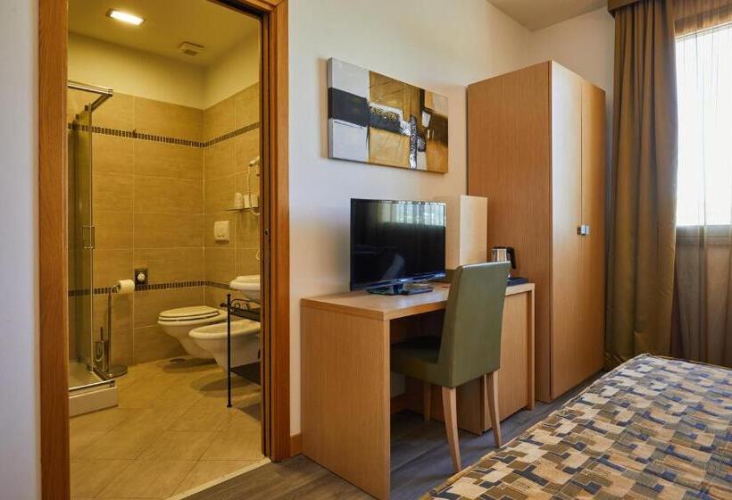 酒店 Castelmartini Wellness & Business