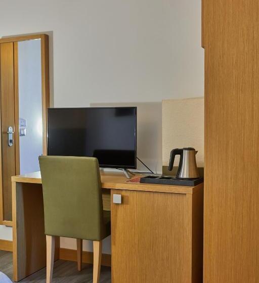 酒店 Castelmartini Wellness & Business