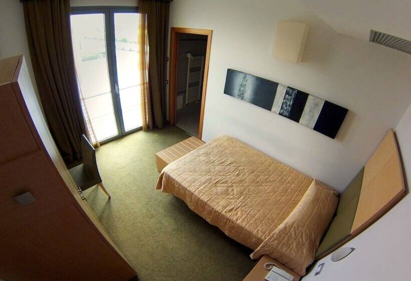 酒店 Castelmartini Wellness & Business