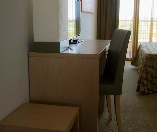 Отель Castelmartini Wellness & Business