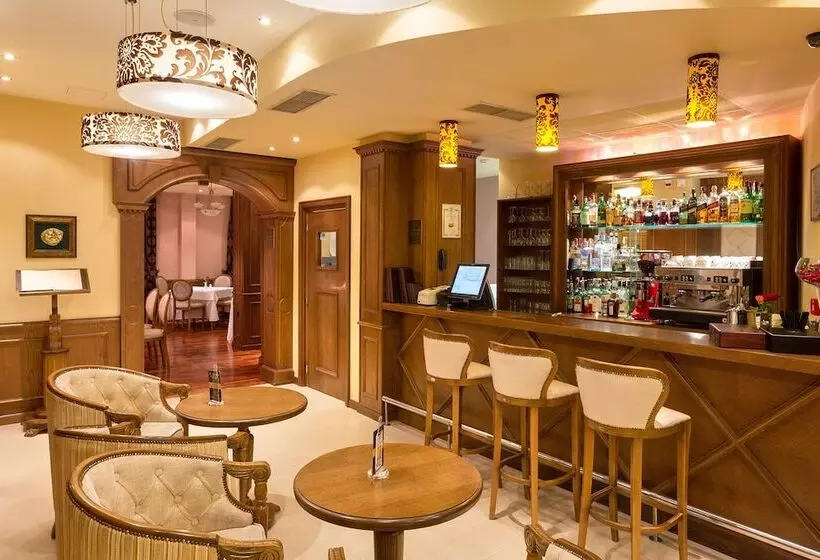 Отель Club Central