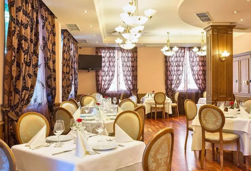 Отель Club Central