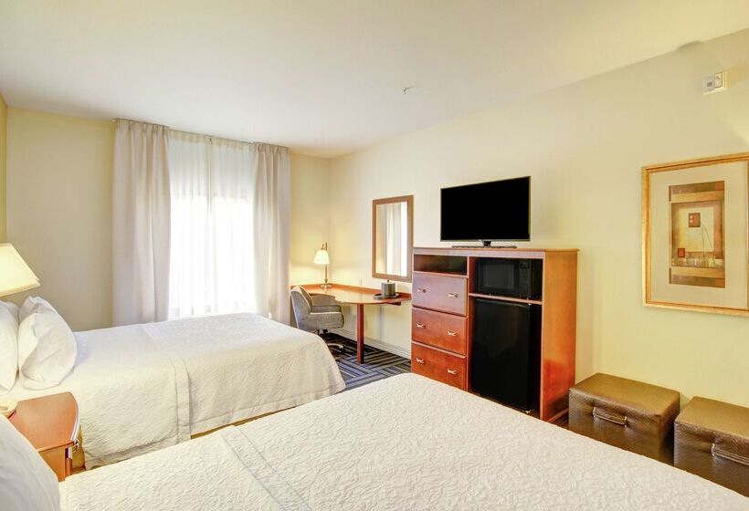 בית מלון כפרי Hampton Inn & Suites Alexandria