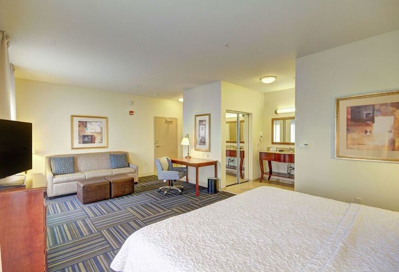 בית מלון כפרי Hampton Inn & Suites Alexandria