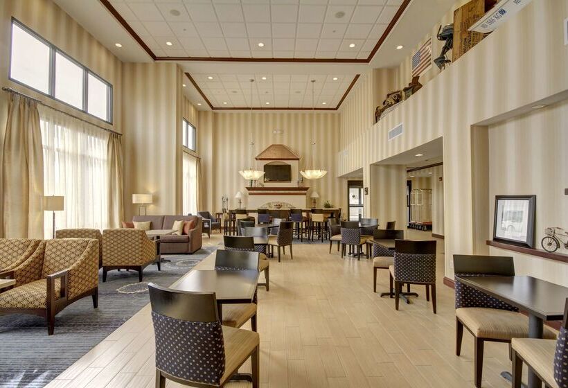 בית מלון כפרי Hampton Inn & Suites Alexandria