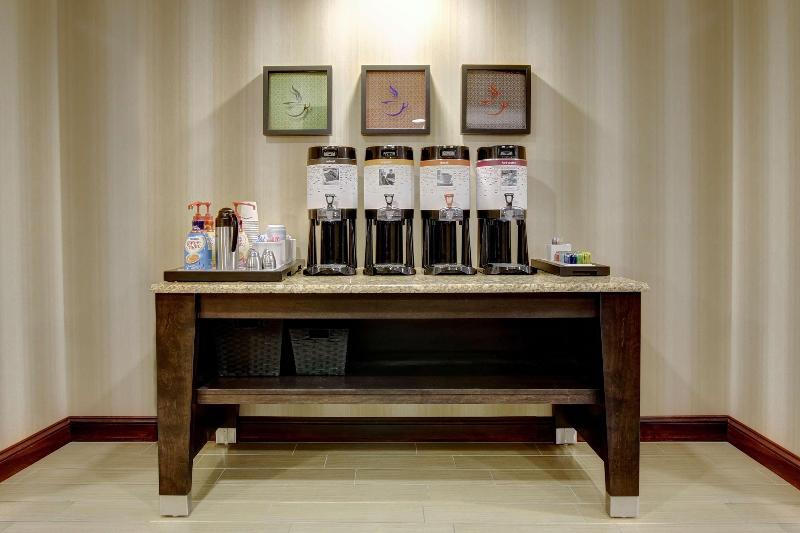 בית מלון כפרי Hampton Inn & Suites Alexandria