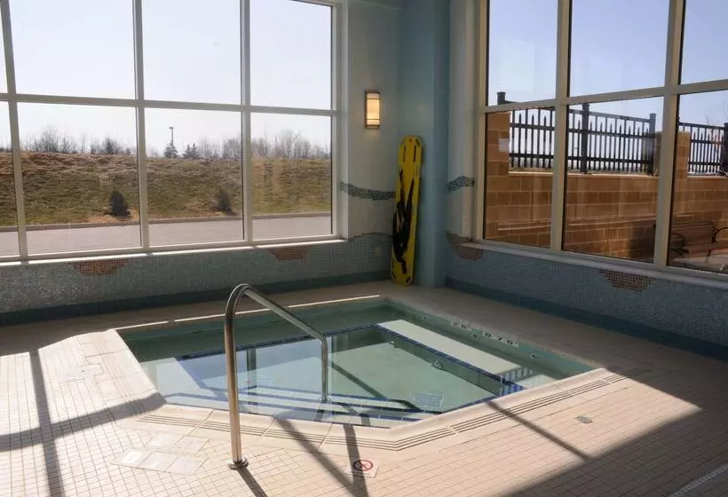 Отель Hampton Inn & Suites By Hilton Halifax Dartmouth