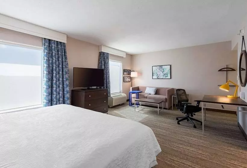 Отель Hampton Inn & Suites By Hilton Halifax Dartmouth