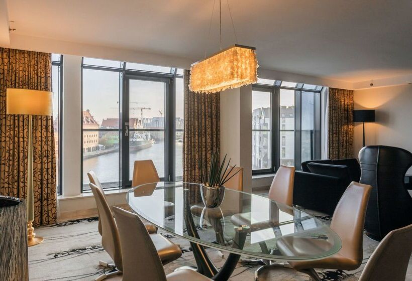 בית מלון כפרי Hilton Gdansk