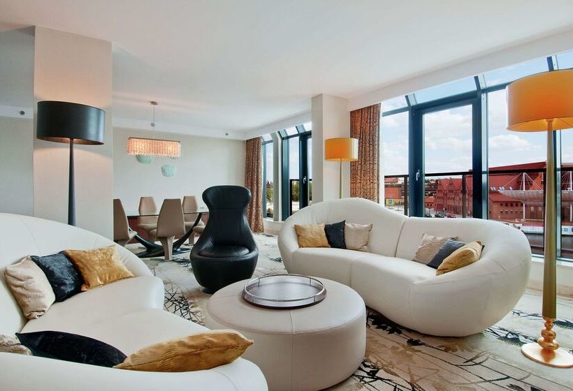 בית מלון כפרי Hilton Gdansk