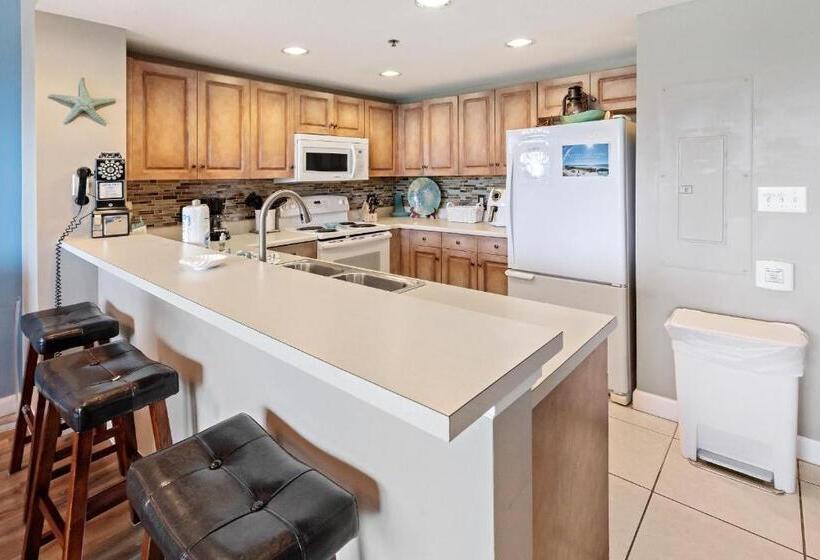 هتل Sterling Shores 215