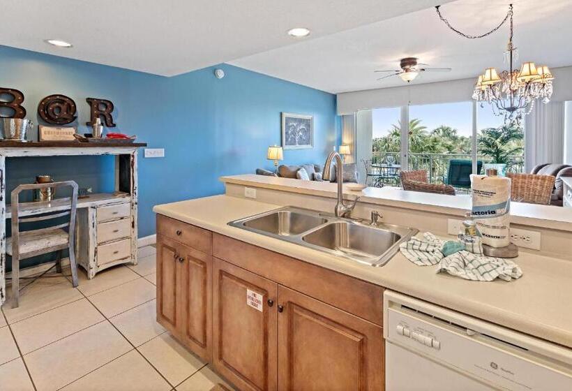 هتل Sterling Shores 215