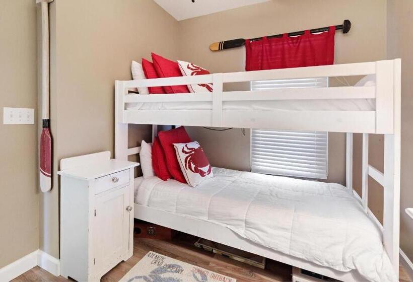 هتل Sterling Shores 215