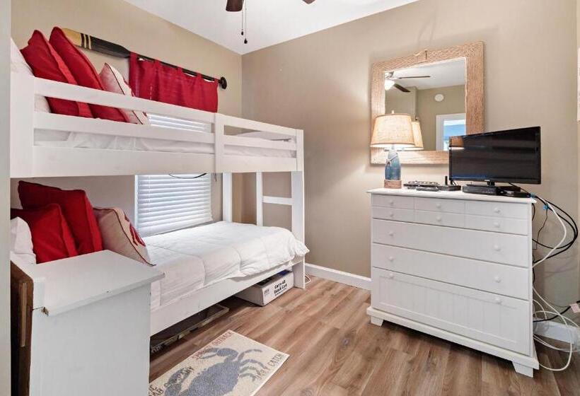 هتل Sterling Shores 215