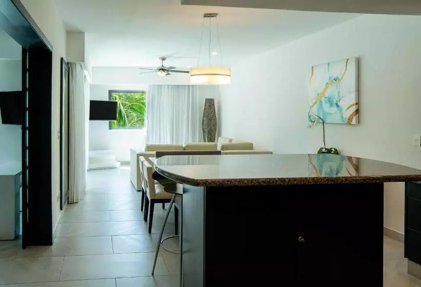 The Fives Beach Hotel & Residences - All Inclusive