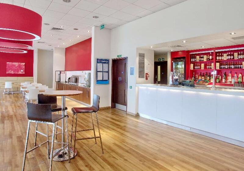 هتل Travelodge Birmingham Central Bull Ring