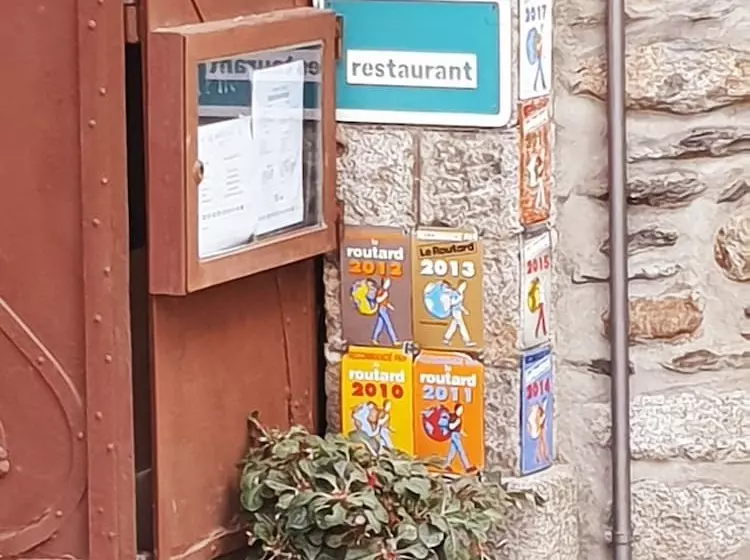 汽车旅馆  Hostal Ruso Sc