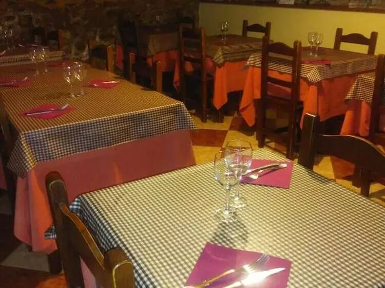 汽车旅馆  Hostal Ruso Sc