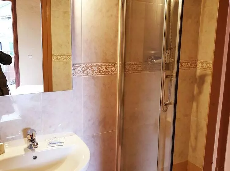 汽车旅馆  Hostal Ruso Sc