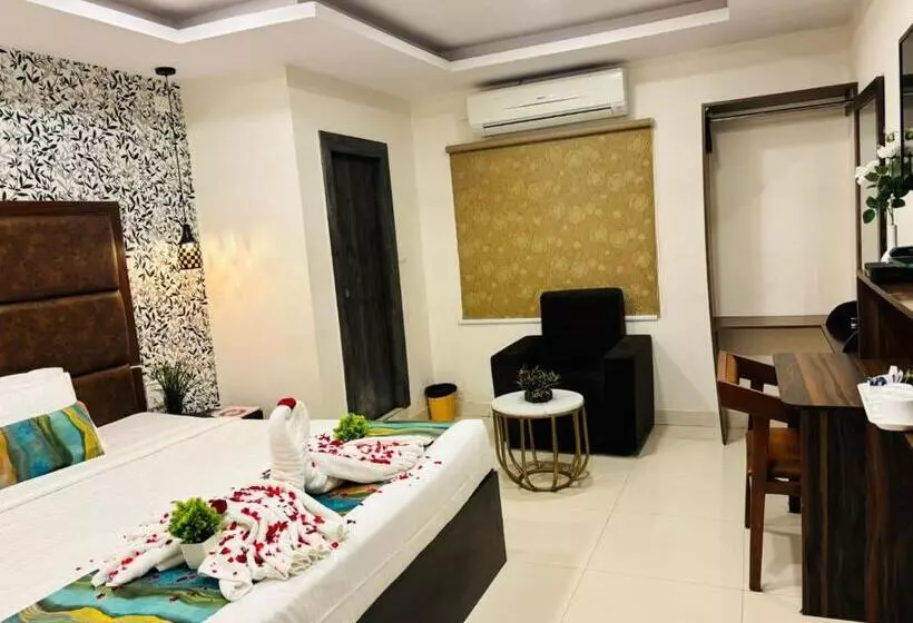 ホテル Oak By Signature Airport Zone Hyderabad