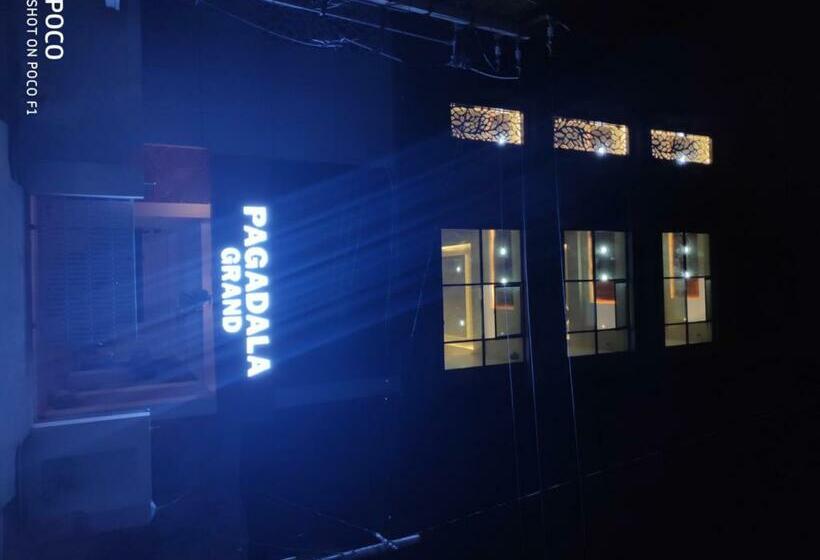 בית מלון כפרי Pagadala Grand Residency