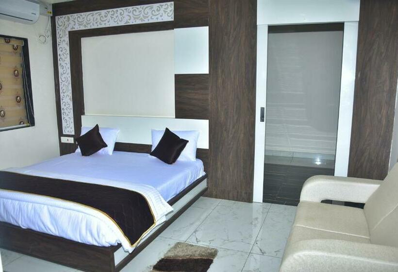 בית מלון כפרי Pagadala Grand Residency