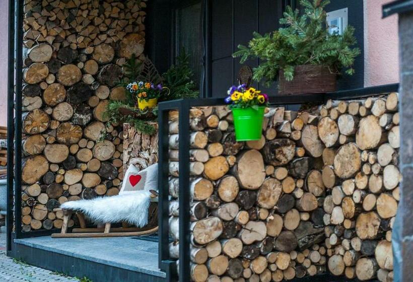 ペンション Arlsuites