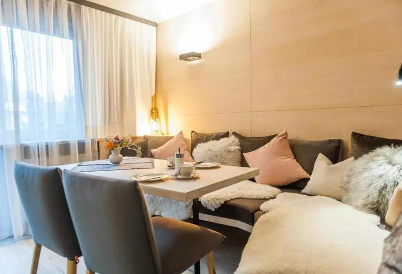 پانسیون Arlsuites