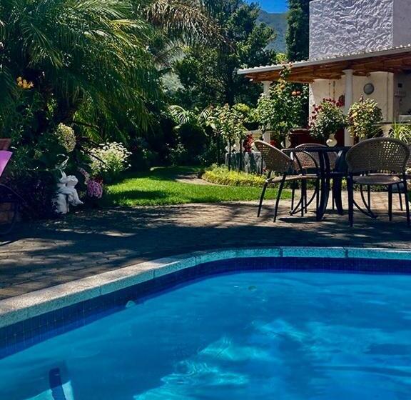 פנסיון Bollinger Guest House