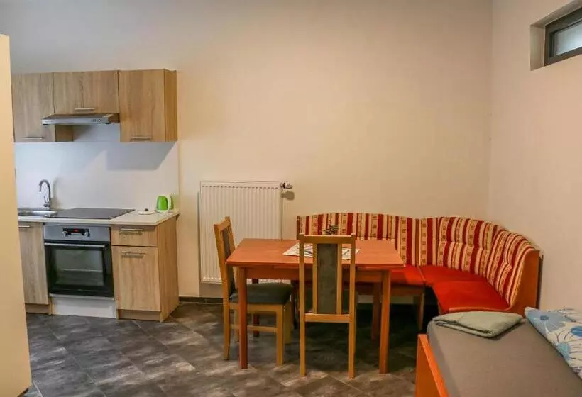 Majatalo Penzion Kotvas