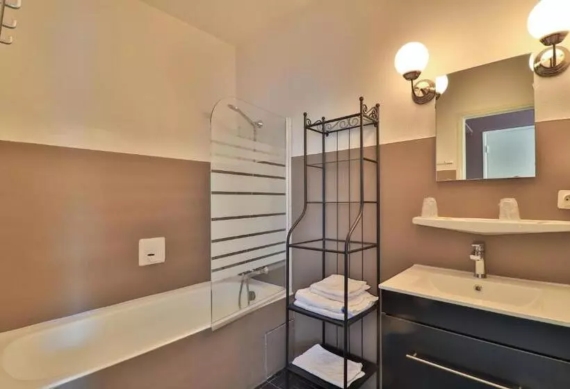 ホテル Hôtel Les Flots Bleus