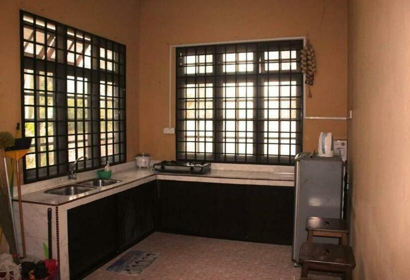 Hotel Oyo 90307 Kb Guest House, Jln Pcb