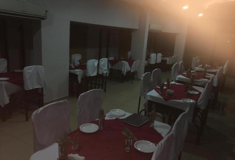 ホテル Pooja International