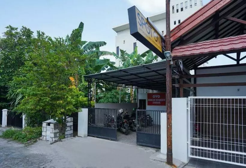 هتل Spot On 2479 Berkah Residence Syariah