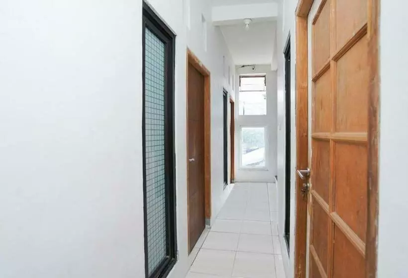 هتل Spot On 2479 Berkah Residence Syariah