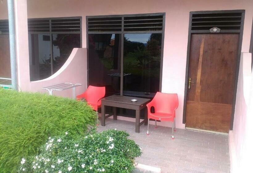 פנסיון Bernard Guest House & Resto Redpartner