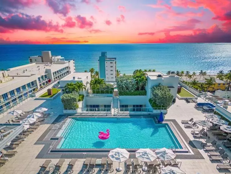 Retkeilymaja Beachfront Condo Rooftop Infinity Pool Studio