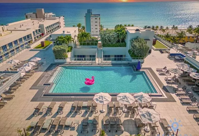 Retkeilymaja Beachfront Condo Rooftop Infinity Pool Studio