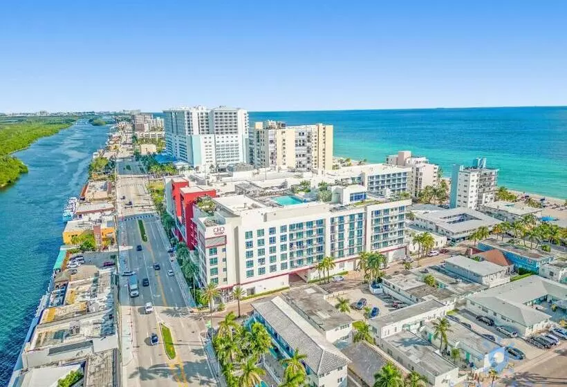 Retkeilymaja Beachfront Condo Rooftop Infinity Pool Studio